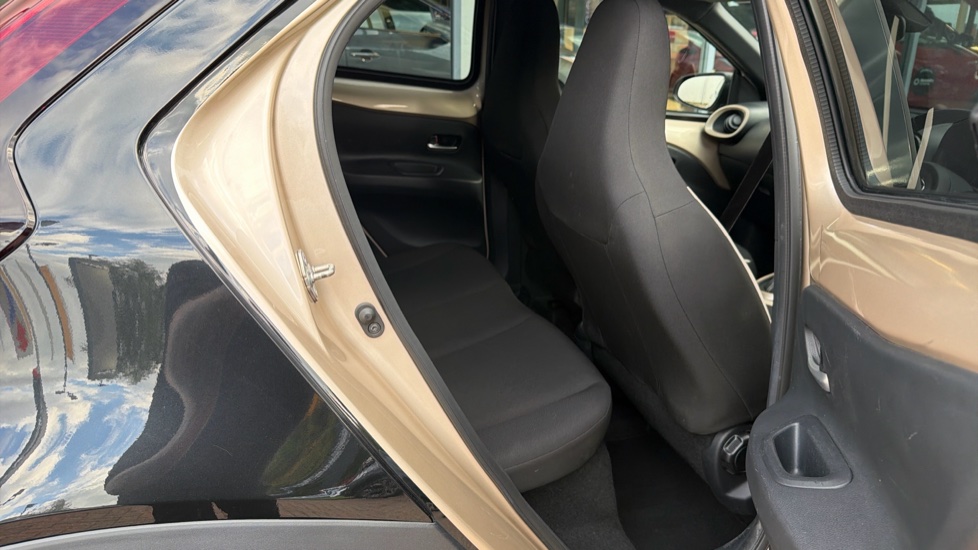 Toyota Aygo X 1.0 VVT-i Edge 5dr Auto Petrol Hatchback - Image 8