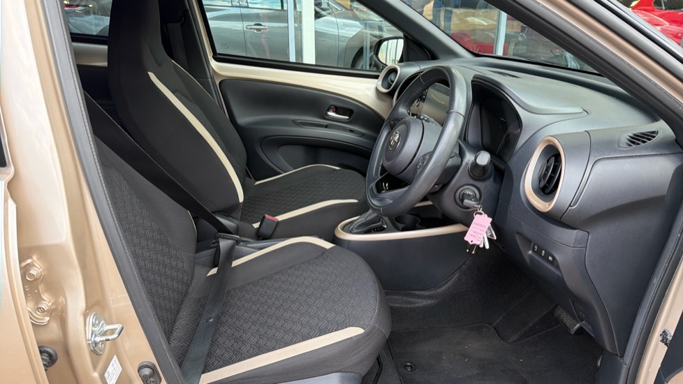 Toyota Aygo X 1.0 VVT-i Edge 5dr Auto Petrol Hatchback - Image 12