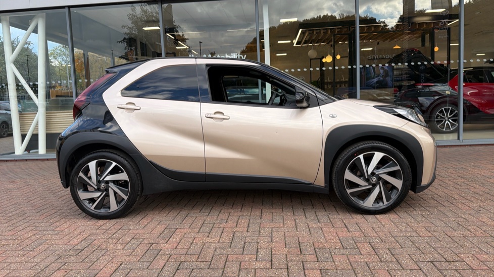 Toyota Aygo X 1.0 VVT-i Edge 5dr Auto Petrol Hatchback - Image 23