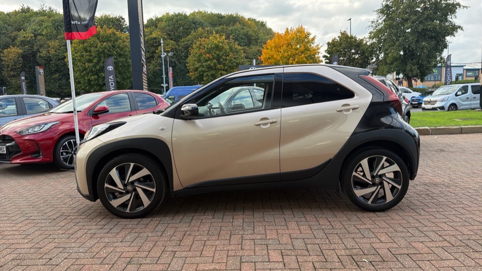 Toyota Aygo X 1.0 VVT-i Edge 5dr Auto Petrol Hatchback - Image 24