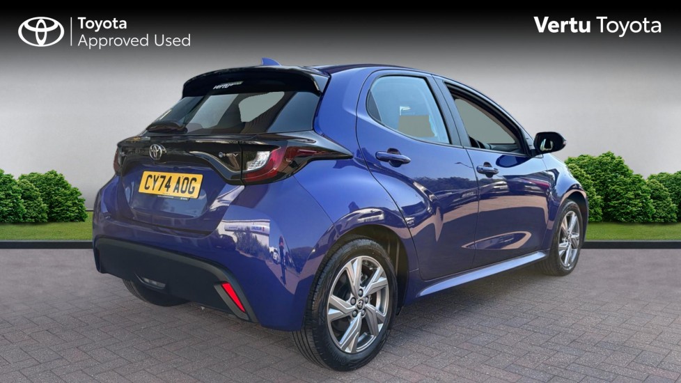 Toyota Yaris 1.5 Hybrid Icon 5dr CVT Hybrid Hatchback - Image 2