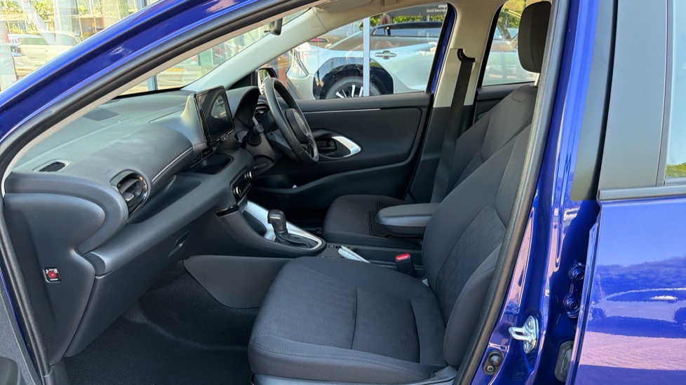 Toyota Yaris 1.5 Hybrid Icon 5dr CVT Hybrid Hatchback - Image 5
