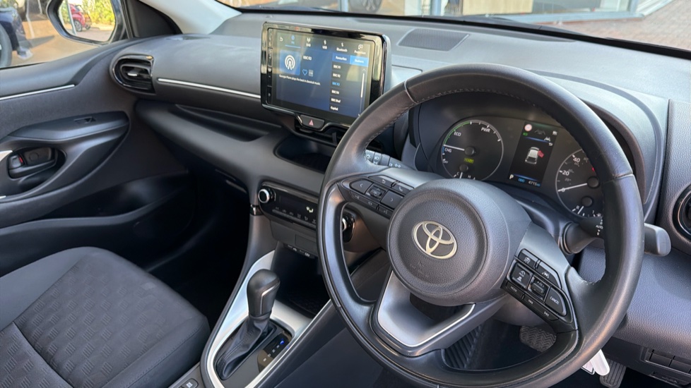 Toyota Yaris 1.5 Hybrid Icon 5dr CVT Hybrid Hatchback - Image 10