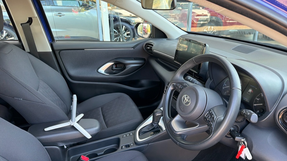 Toyota Yaris 1.5 Hybrid Icon 5dr CVT Hybrid Hatchback - Image 12