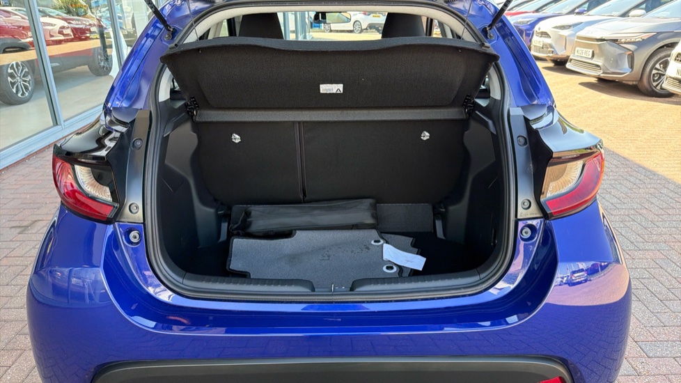Toyota Yaris 1.5 Hybrid Icon 5dr CVT Hybrid Hatchback - Image 13