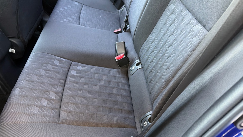 Toyota Yaris 1.5 Hybrid Icon 5dr CVT Hybrid Hatchback - Image 14