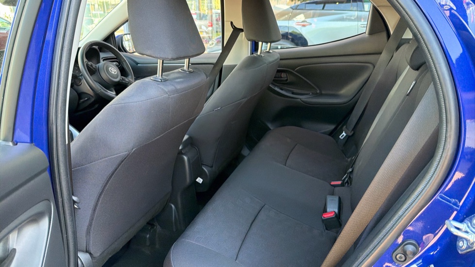 Toyota Yaris 1.5 Hybrid Icon 5dr CVT Hybrid Hatchback - Image 15
