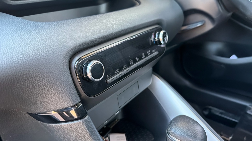 Toyota Yaris 1.5 Hybrid Icon 5dr CVT Hybrid Hatchback - Image 16