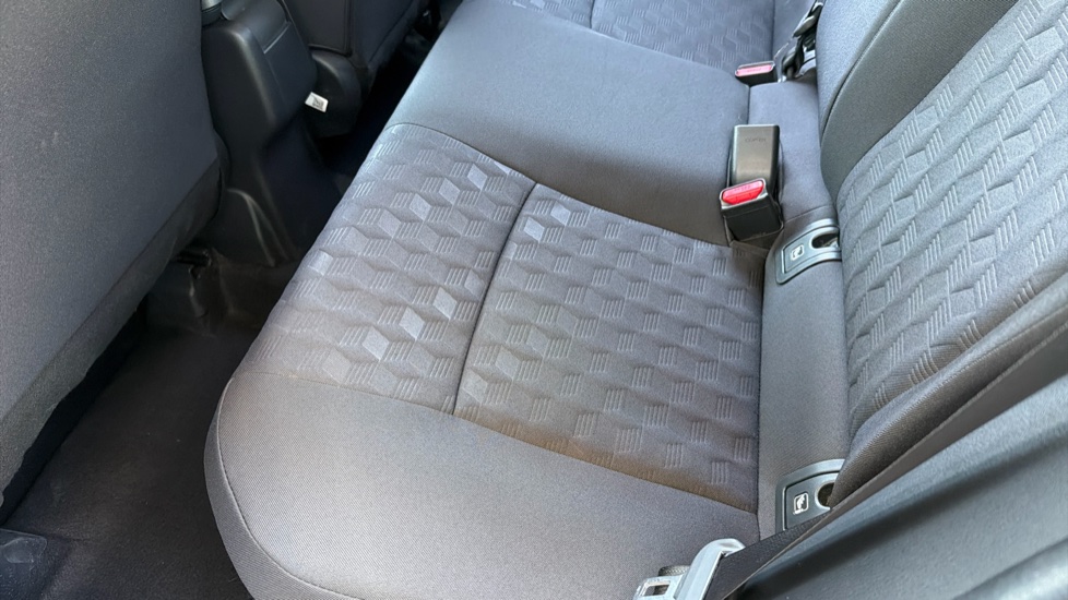 Toyota Yaris 1.5 Hybrid Icon 5dr CVT Hybrid Hatchback - Image 17