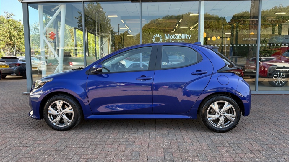 Toyota Yaris 1.5 Hybrid Icon 5dr CVT Hybrid Hatchback - Image 24