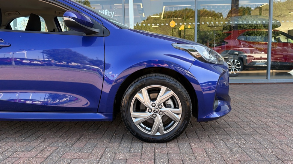 Toyota Yaris 1.5 Hybrid Icon 5dr CVT Hybrid Hatchback - Image 25