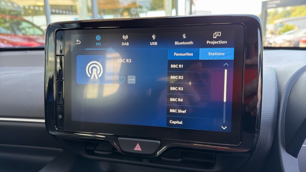 Toyota Yaris 1.5 Hybrid Icon 5dr CVT Hybrid Hatchback - Image 32
