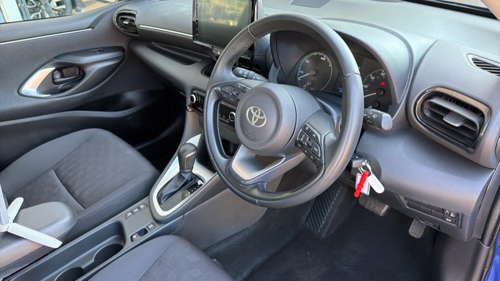 Toyota Yaris 1.5 Hybrid Icon 5dr CVT Hybrid Hatchback - Image 34