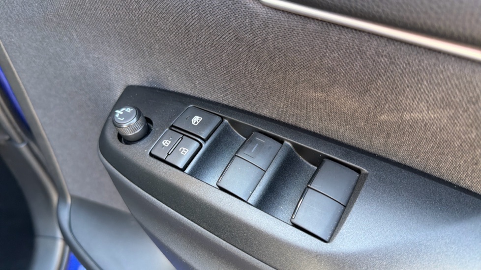 Toyota Yaris 1.5 Hybrid Icon 5dr CVT Hybrid Hatchback - Image 35