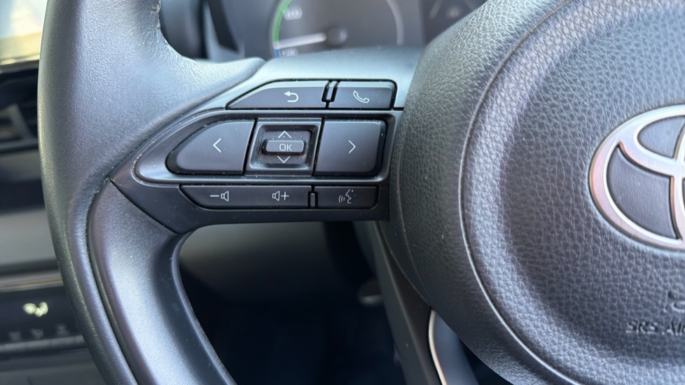 Toyota Yaris 1.5 Hybrid Icon 5dr CVT Hybrid Hatchback - Image 36