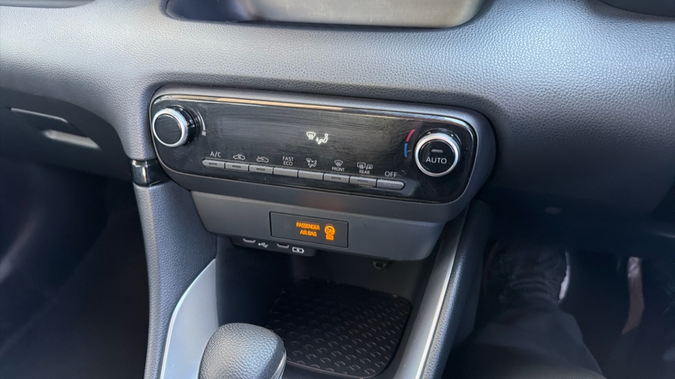 Toyota Yaris 1.5 Hybrid Icon 5dr CVT Hybrid Hatchback - Image 38