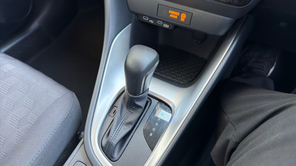 Toyota Yaris 1.5 Hybrid Icon 5dr CVT Hybrid Hatchback - Image 39