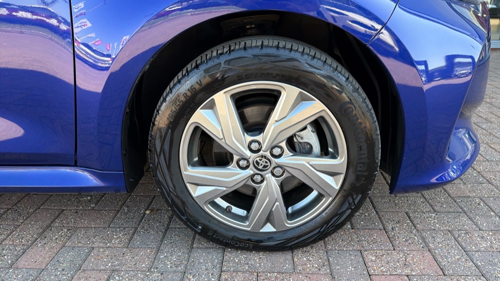 Toyota Yaris 1.5 Hybrid Icon 5dr CVT Hybrid Hatchback - Image 40