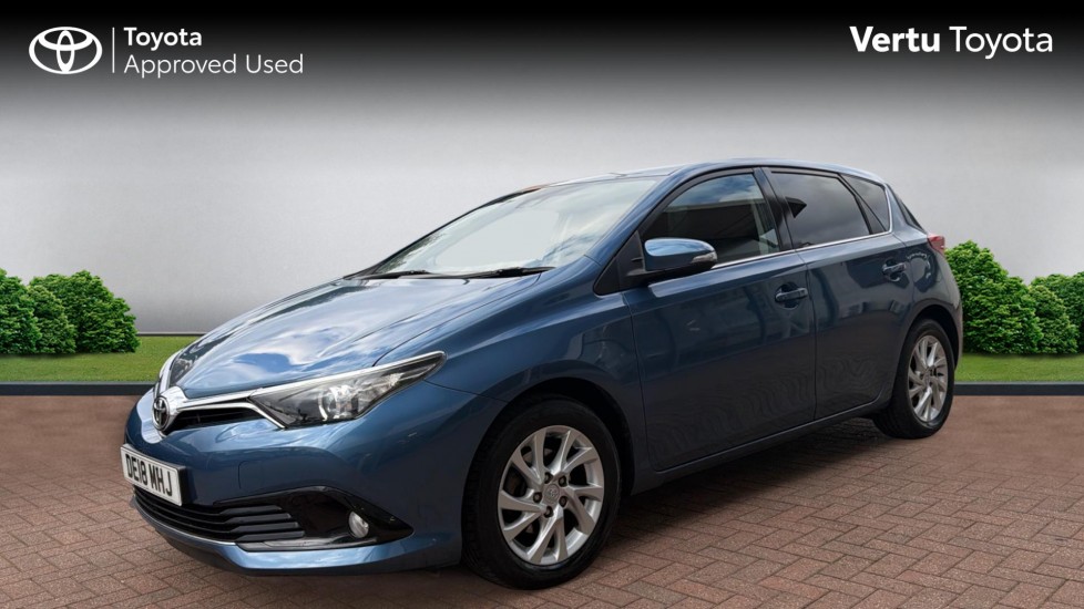 Toyota Auris 1.2T Icon Tech TSS 5dr [Leather] Petrol Hatchback - Image 3