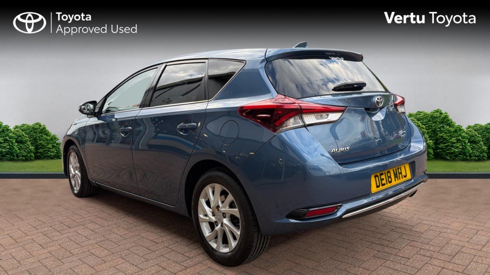 Toyota Auris 1.2T Icon Tech TSS 5dr [Leather] Petrol Hatchback - Image 4