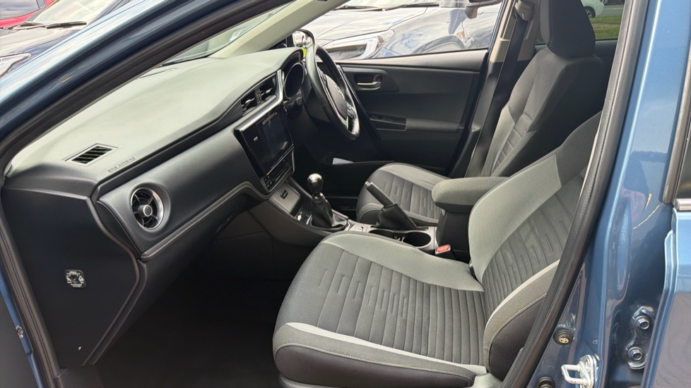Toyota Auris 1.2T Icon Tech TSS 5dr [Leather] Petrol Hatchback - Image 5