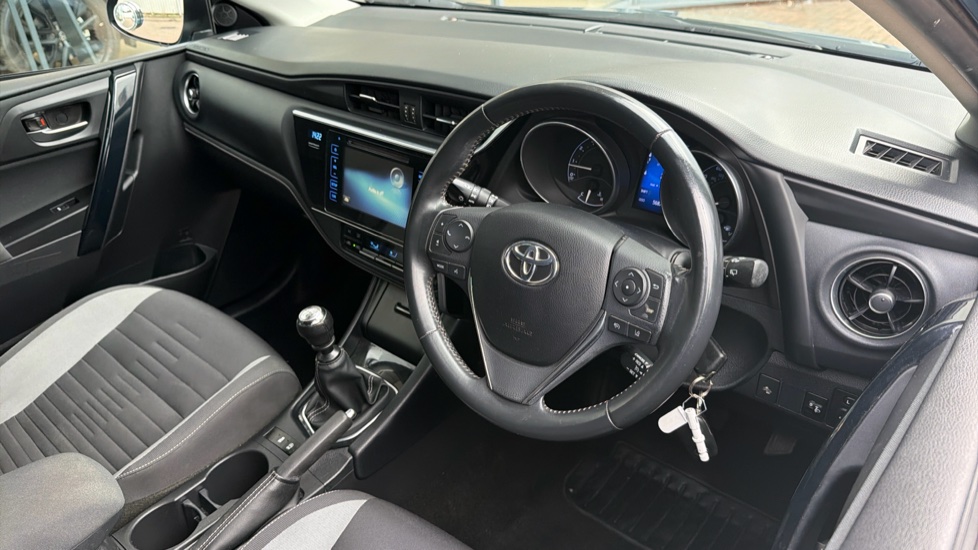 Toyota Auris 1.2T Icon Tech TSS 5dr [Leather] Petrol Hatchback - Image 6