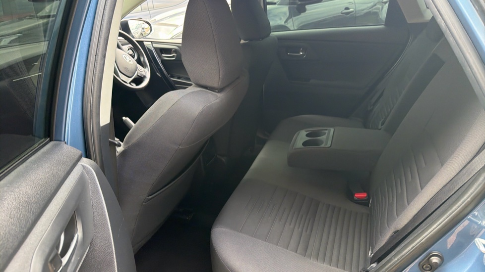 Toyota Auris 1.2T Icon Tech TSS 5dr [Leather] Petrol Hatchback - Image 15