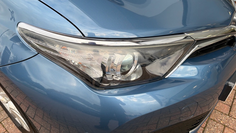 Toyota Auris 1.2T Icon Tech TSS 5dr [Leather] Petrol Hatchback - Image 20