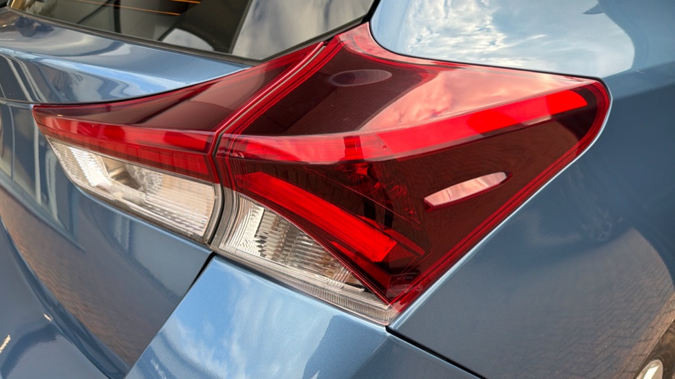 Toyota Auris 1.2T Icon Tech TSS 5dr [Leather] Petrol Hatchback - Image 21