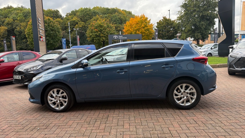 Toyota Auris 1.2T Icon Tech TSS 5dr [Leather] Petrol Hatchback - Image 24