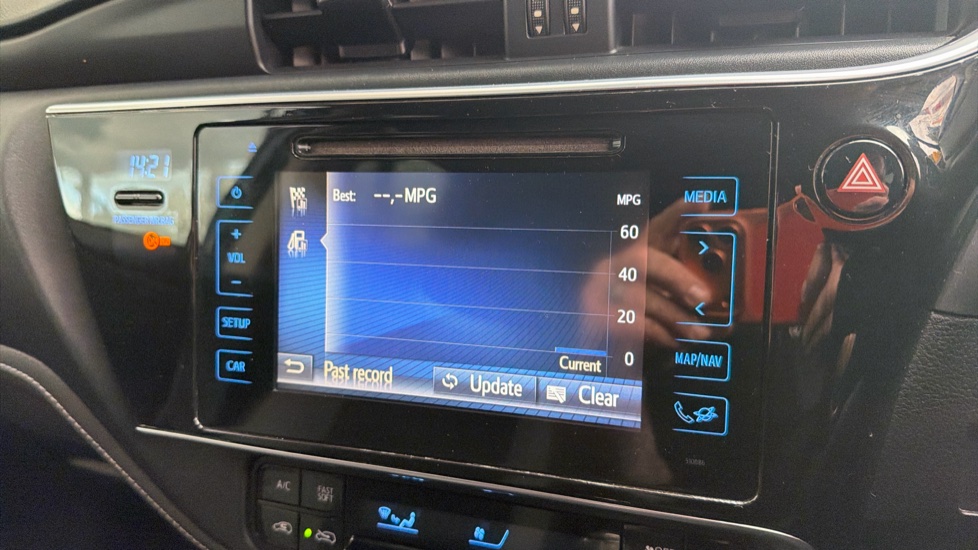 Toyota Auris 1.2T Icon Tech TSS 5dr [Leather] Petrol Hatchback - Image 30