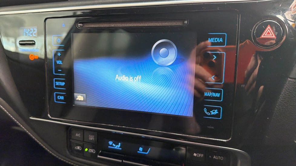 Toyota Auris 1.2T Icon Tech TSS 5dr [Leather] Petrol Hatchback - Image 32