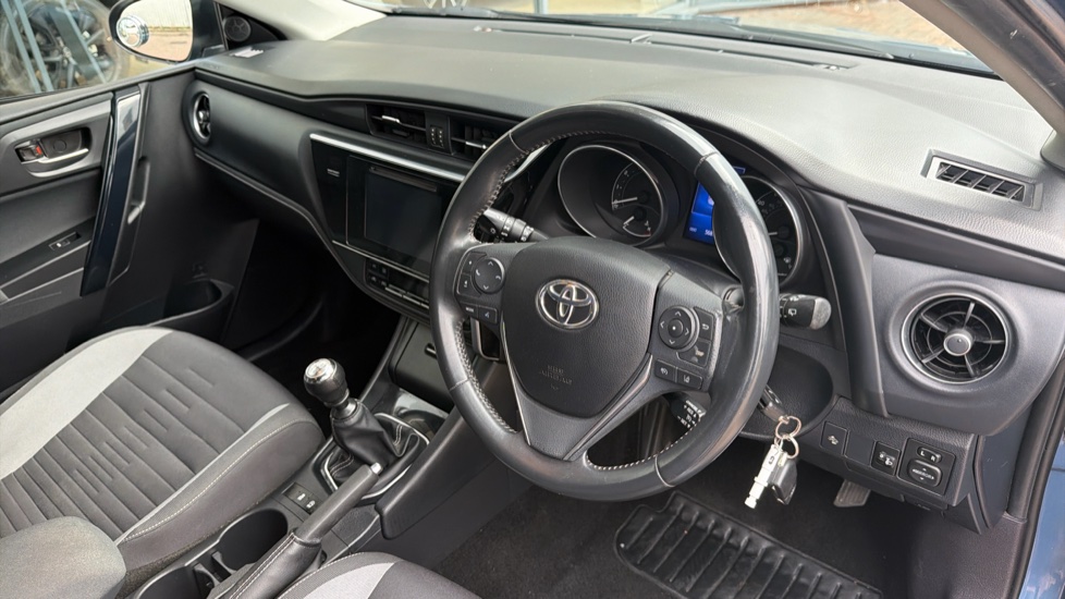 Toyota Auris 1.2T Icon Tech TSS 5dr [Leather] Petrol Hatchback - Image 34