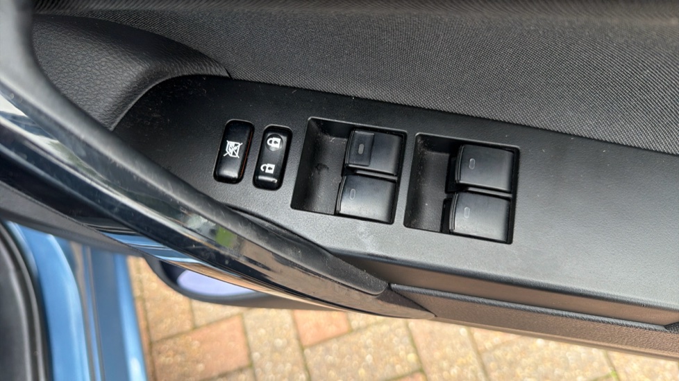 Toyota Auris 1.2T Icon Tech TSS 5dr [Leather] Petrol Hatchback - Image 35