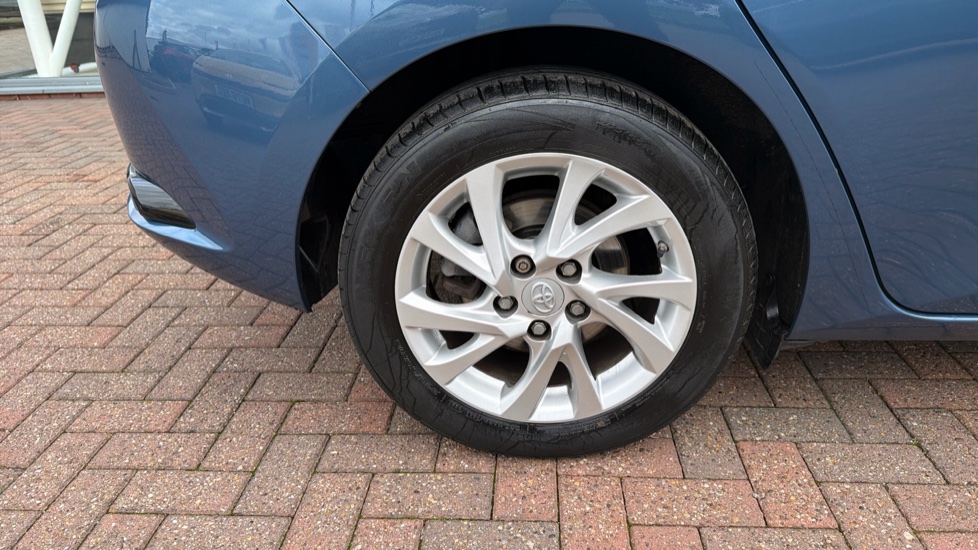 Toyota Auris 1.2T Icon Tech TSS 5dr [Leather] Petrol Hatchback - Image 41