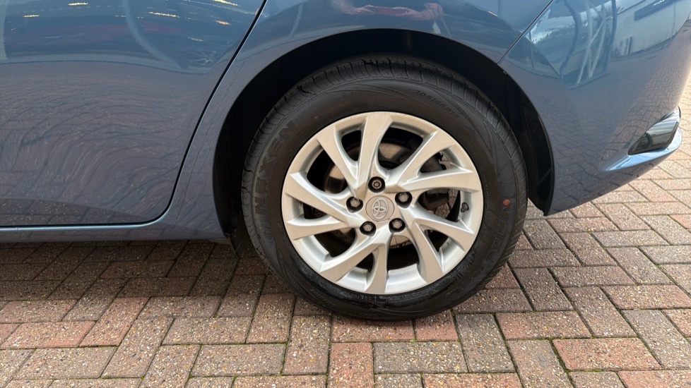 Toyota Auris 1.2T Icon Tech TSS 5dr [Leather] Petrol Hatchback - Image 43