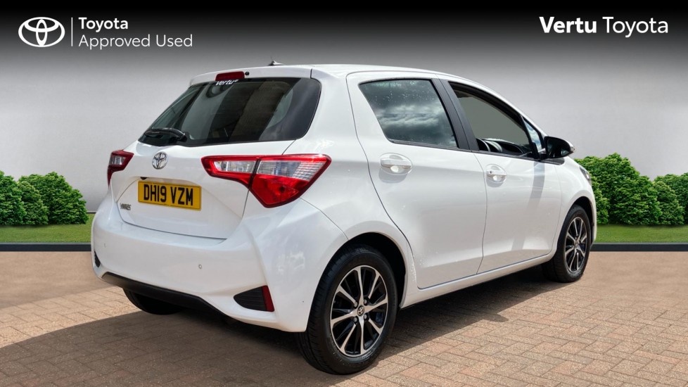 Toyota Yaris 1.5 VVT-i Icon Tech 5dr Petrol Hatchback - Image 2