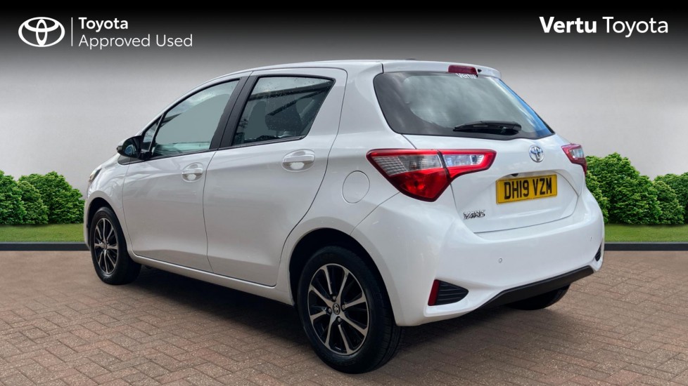 Toyota Yaris 1.5 VVT-i Icon Tech 5dr Petrol Hatchback - Image 4
