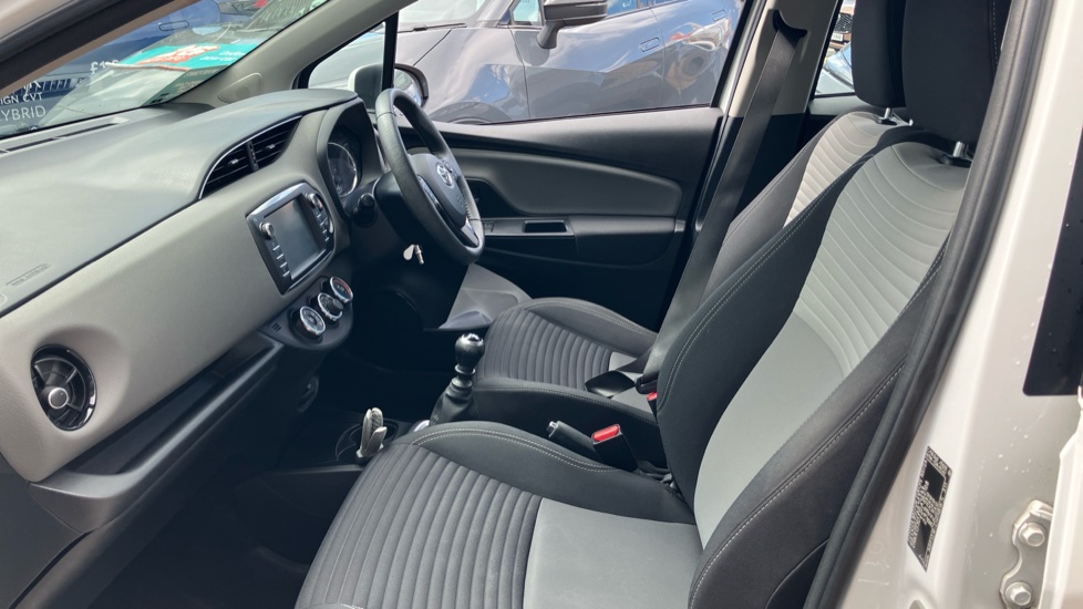 Toyota Yaris 1.5 VVT-i Icon Tech 5dr Petrol Hatchback - Image 5