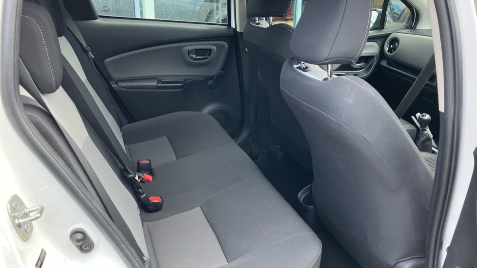 Toyota Yaris 1.5 VVT-i Icon Tech 5dr Petrol Hatchback - Image 8