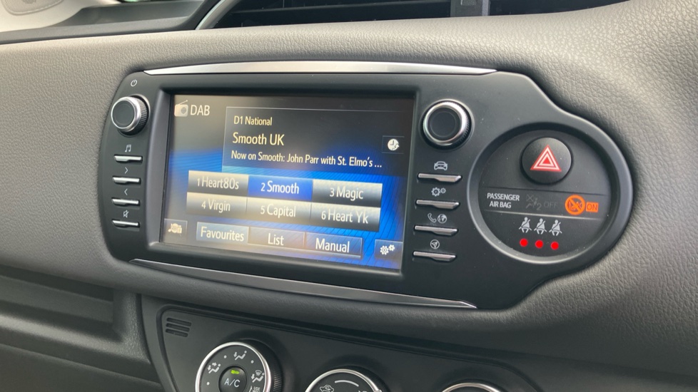 Toyota Yaris 1.5 VVT-i Icon Tech 5dr Petrol Hatchback - Image 9
