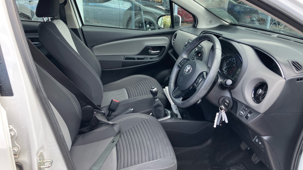 Toyota Yaris 1.5 VVT-i Icon Tech 5dr Petrol Hatchback - Image 12
