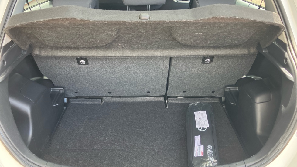 Toyota Yaris 1.5 VVT-i Icon Tech 5dr Petrol Hatchback - Image 13