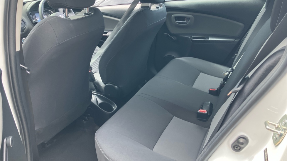 Toyota Yaris 1.5 VVT-i Icon Tech 5dr Petrol Hatchback - Image 15
