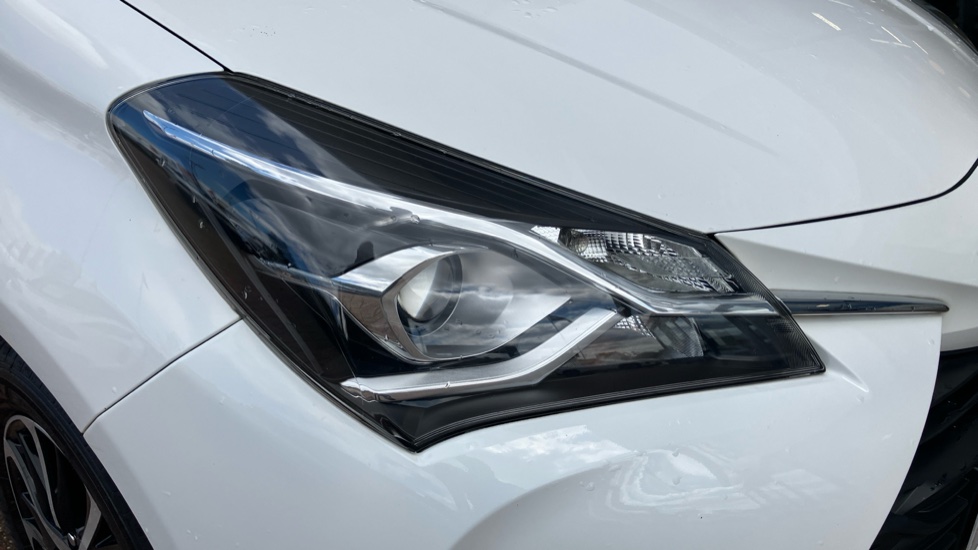 Toyota Yaris 1.5 VVT-i Icon Tech 5dr Petrol Hatchback - Image 20