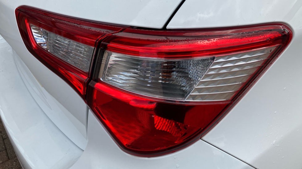 Toyota Yaris 1.5 VVT-i Icon Tech 5dr Petrol Hatchback - Image 21