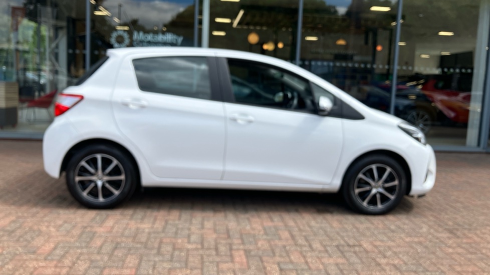Toyota Yaris 1.5 VVT-i Icon Tech 5dr Petrol Hatchback - Image 23