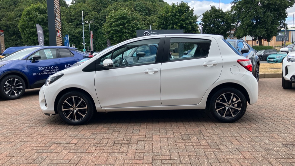 Toyota Yaris 1.5 VVT-i Icon Tech 5dr Petrol Hatchback - Image 24