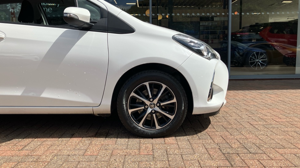 Toyota Yaris 1.5 VVT-i Icon Tech 5dr Petrol Hatchback - Image 25