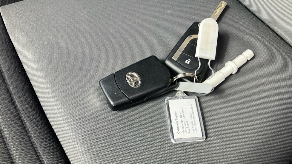 Toyota Yaris 1.5 VVT-i Icon Tech 5dr Petrol Hatchback - Image 28